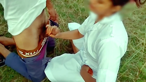Indian girl fucked by a guy in a hot outdoor scene