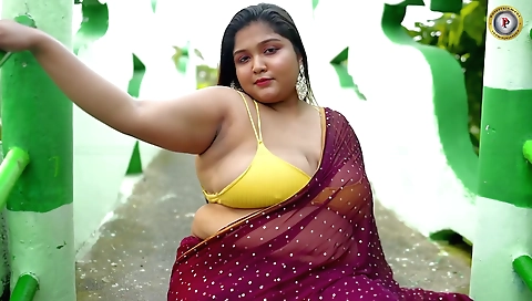 Chubby Indian beauty takes off her top in sun spot