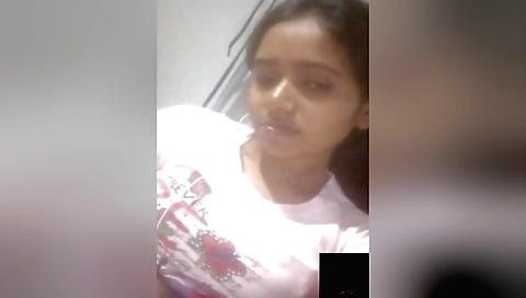 Indian girl shows her boobs and pussy in webcam vid