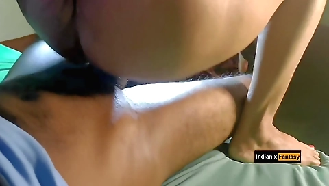 Indian girl makes a homemade erotic video with a guy