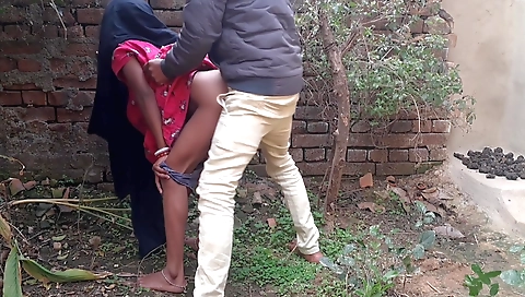 Hot brunette amateur sex show in an outdoor location