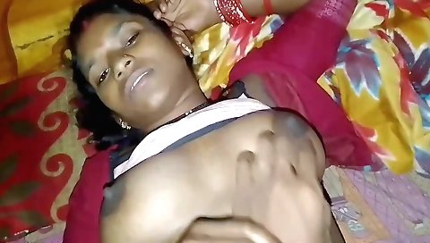 Amateur brunette girl is sitting on a sofa and fucking