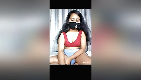 Indian girl finger-sexing and finger her lover in hotel room