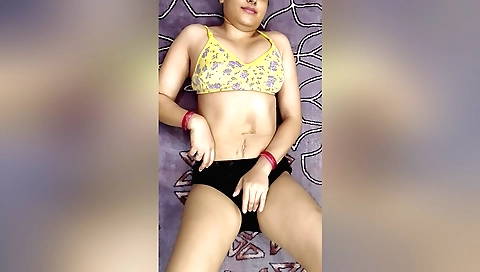 A gorgeous amateur indian wife with a beautiful body