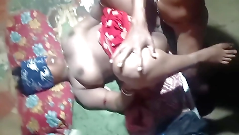 Indian girl in amateur porn video with hairy cunny