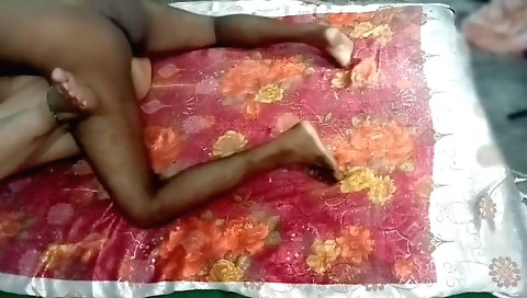 Indian girlfriend with shaved pussy getting fucked in the morning