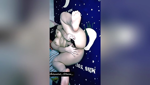 Sexy big ass brunette amateur webcams with a puffy belly