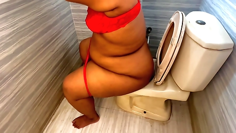 Indian woman getting her pussy penetrated in shower