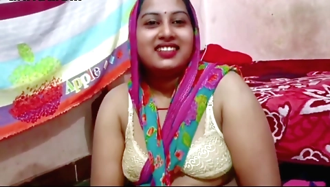 Indian hottie with a hairy pussy and face makes fetish porn video