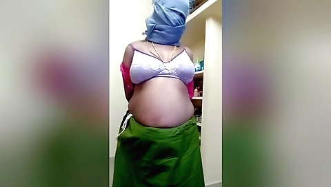 Indian chick shows off her big ass and tits on webcam