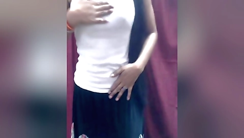 Indian amateur sex video with a hot girl on camera