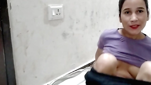 Shaved pussy of a beautiful woman in amateur solo video