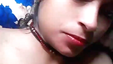 Indian woman is fucking herself in bed in homemade video