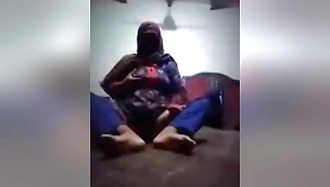 Hot babe has a homemade video with a hot babe and sexy video