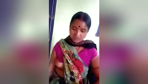 amateur brunette milf solo female fuck on the floor