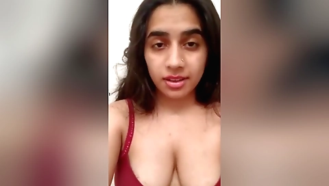 Indian teen shows off her sexy body in front of a webcam
