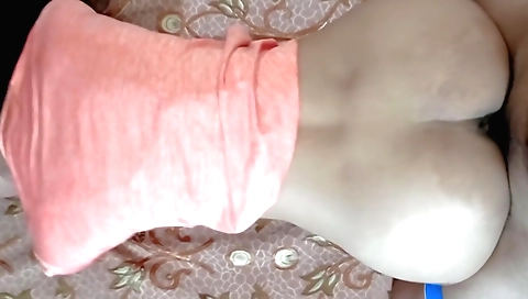 Brunette babe gets a hot handjob and blowjob on web camera