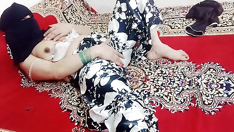 Indian hottie in sexy lingerie makes lover cum on her ass