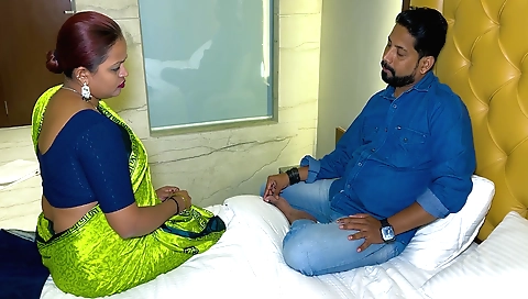 Indian milf and her big booty gets fucked in amateur