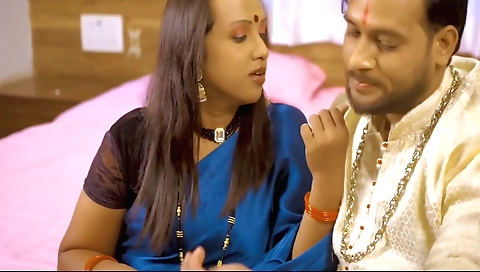 Indian brunette chudai has a hot sex session on the bed