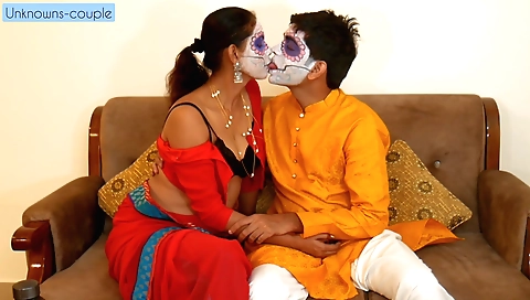 Indian mature has a nice ass and she gives a blowjob to her lover