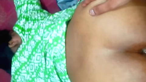 Bhabhi indian with a shaved pussy fucked by a big cock