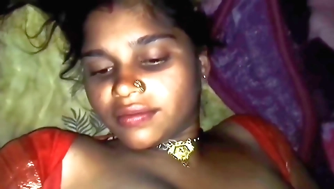 Indian bhabhi touches dildo and gets it hard in pussy