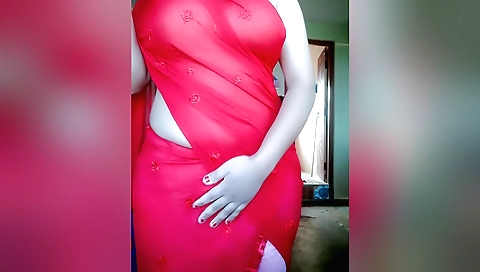 Indian brunette shows off her beautiful body on cam video