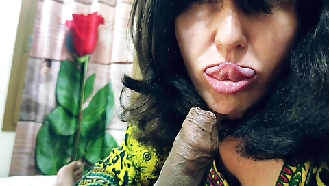 Indian whore with shaved pussy has sex with her white lover