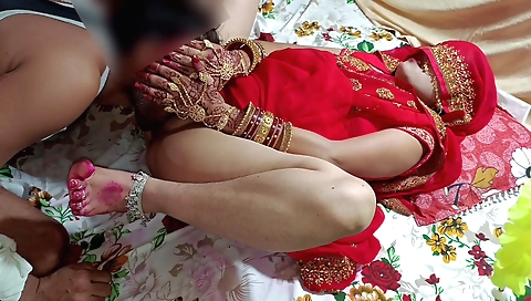 Busty Indian brunette wife makes a homemade porn video