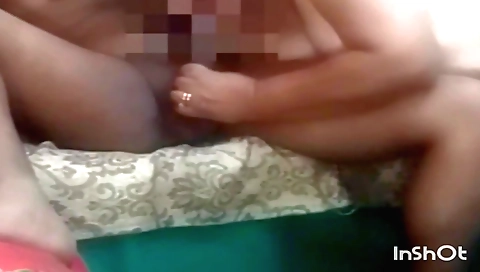 Mature big tits chick with a hot body in amateur cam video