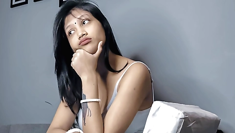 Stunning indian babe shows off her body in solo video