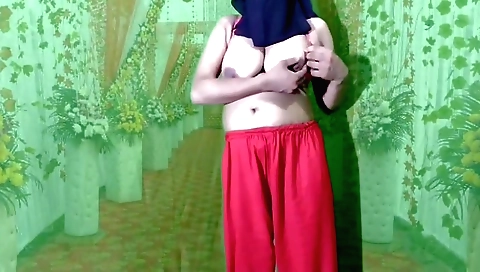 Sexy slut gets her thirsty cunt fucked by a horny guy