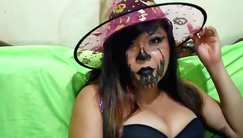 Indian brunette gets her pussy fucked by a guy with a mask