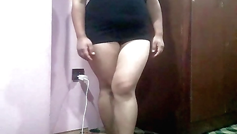 Amateur big ass brunette shows her body in a hot scene