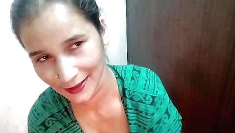 Indian solo female video with a perfect body and beautiful smile