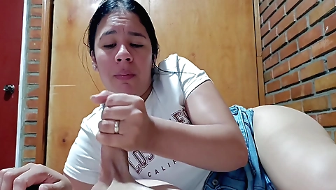 Amateur handjob with an indian girl in a hot class