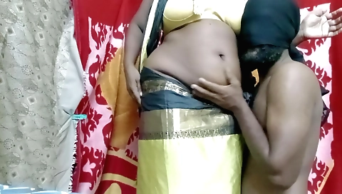 Indian bhabhi shows her natural body and navel licking