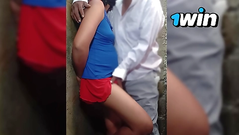 Indian amateur video shows a brunette enjoying sex