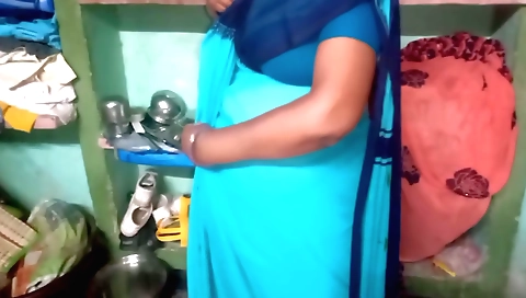 Amateur indian solo female video showing a sexy body