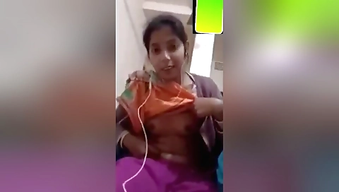Indian beauty shows off her curves on the web camera