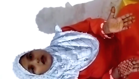 Indian girlfriend gives a hard fuck in an amateur porn video