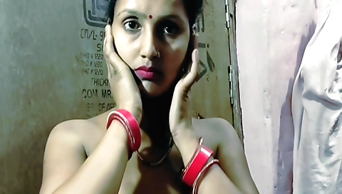 Indian brunette with a gorgeous body is doing a blowjob