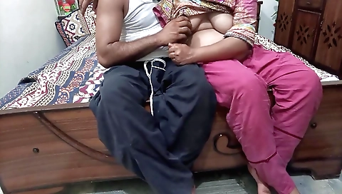 Amateur brunette sucking a cucumber and then her pussy